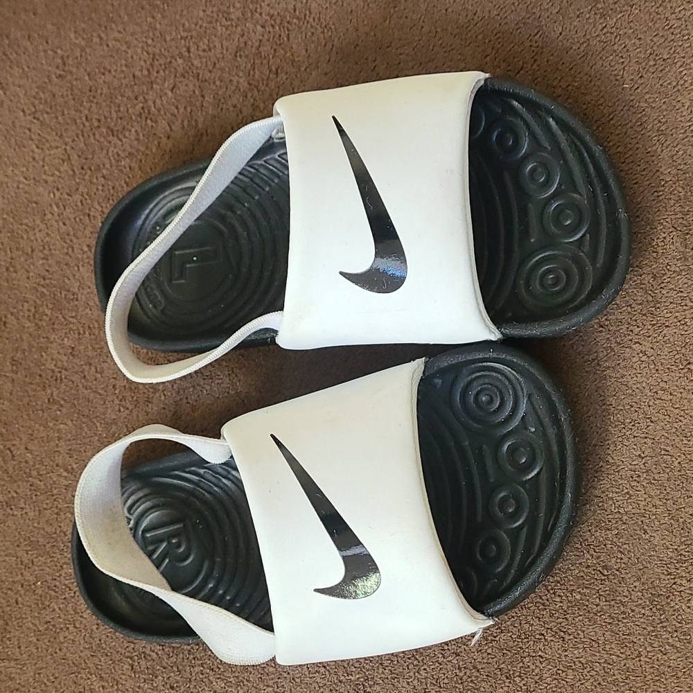 Nike toddler slides 6-7